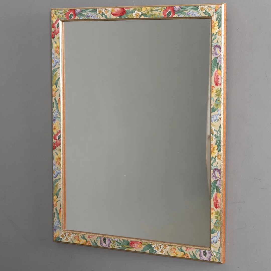 SPEGEL, blomdekor på ramen, 1970/80 tal. — Mirrors — Örebro Stadsauktioner