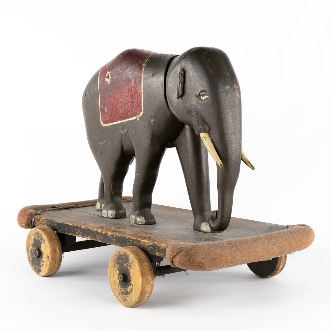 STÖRRE DRAGLEKSAK. Elefant, tidigt 1900-tal. — Toys — Karljohan Auktioner