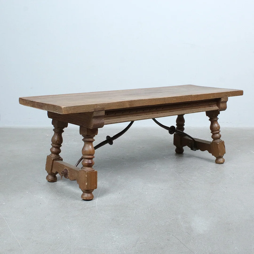 Brutalistischer Couchtisch der 1970er, Spanien. — Coffee Tables — Stockholms Auktionsverk Düsseldorf/Neuss