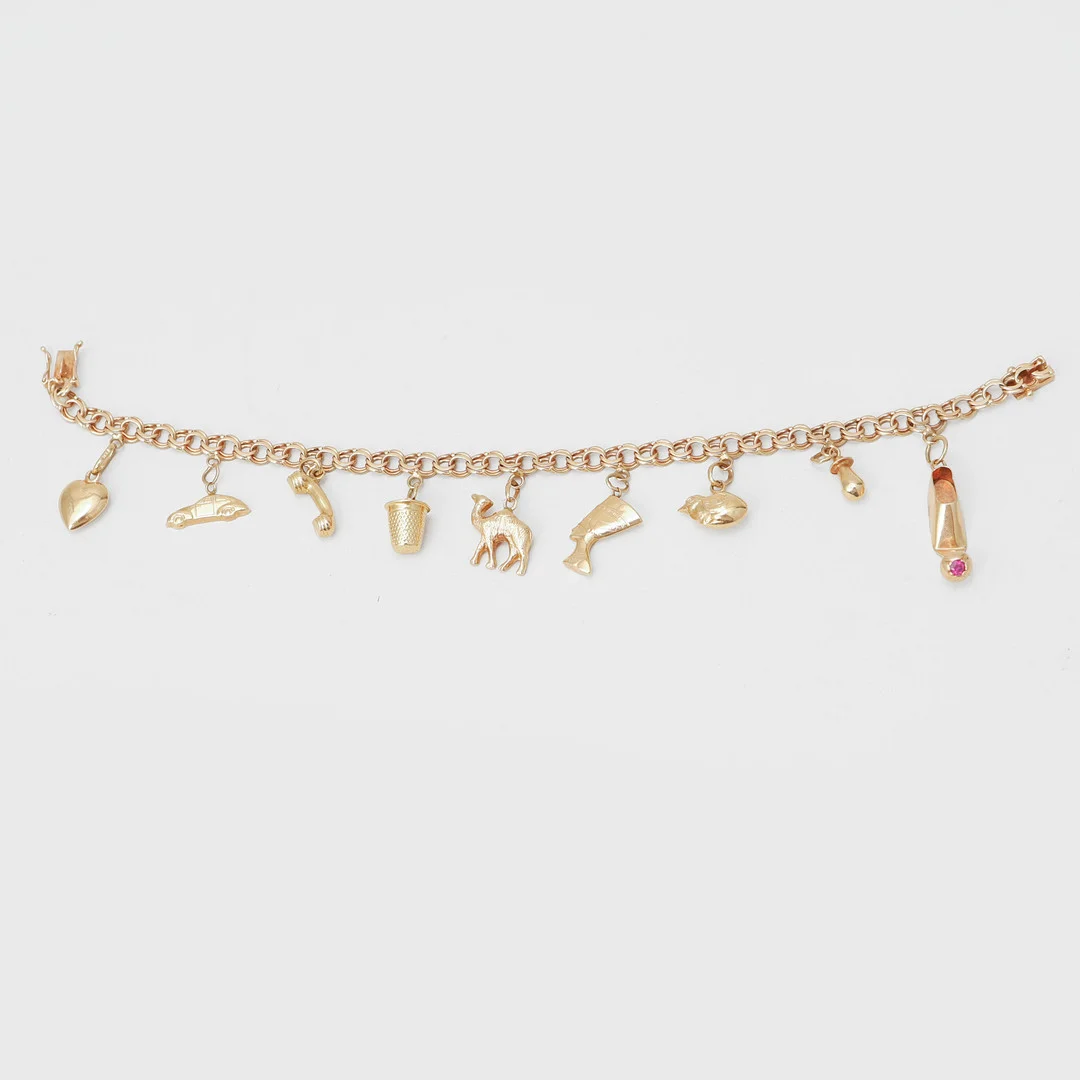 ARMLÄNK med berlocker, 18k guld. Vikt ca 16,4 g. — Bracelets — Göteborgs Auktionsverk