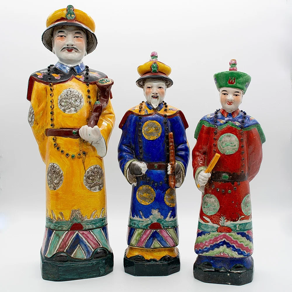 DREI FIGUREN AUS PORZELLAN, FAMILLE VERTE, UM 1950, CHINA, CHINESISCHER KAISER, CHINESISCHER BEAMTER, CHINESISCHER PRINZ. — Ceramics & Porcelain — Kunst- und Auktionshaus Kleinhenz