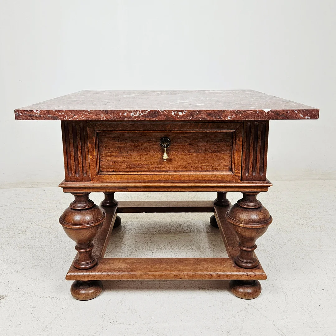 BORD MED LÅDA, barockstil, 1900-tal. — Tables — Auktionshuset Thörner & Ek
