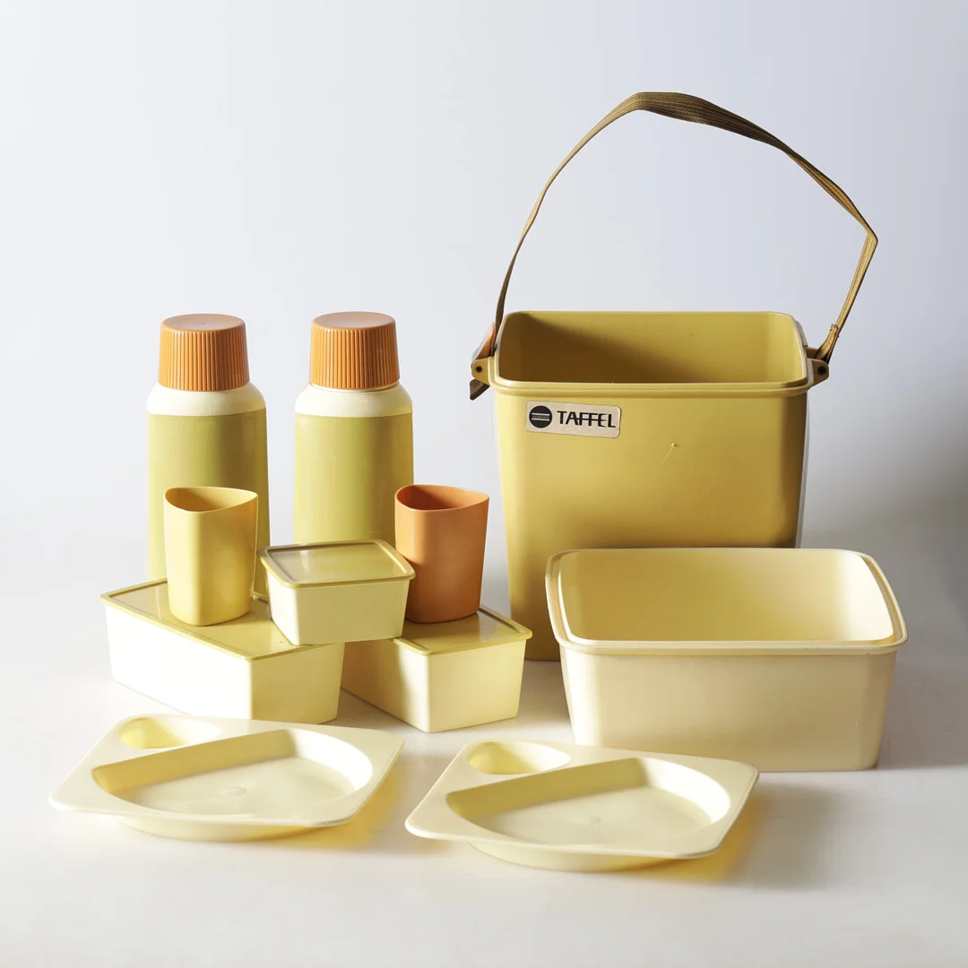PICKNICKVÄSKA, plast, Taffel, Husqvarna, 1900-tal. — Miscellaneous — Gomér & Andersson Nyköping