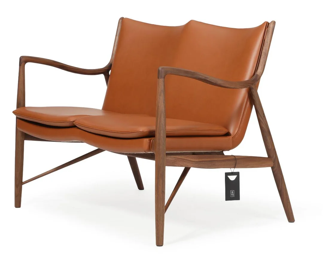Finn Juhl: FJ-45. Two-seater sofa with frame of oiled walnut, upholstery in seat and back of Walnut elegance leather. Manufactured by OneCollection. L. 117 cm. — Modern Furniture — Bruun Rasmussen