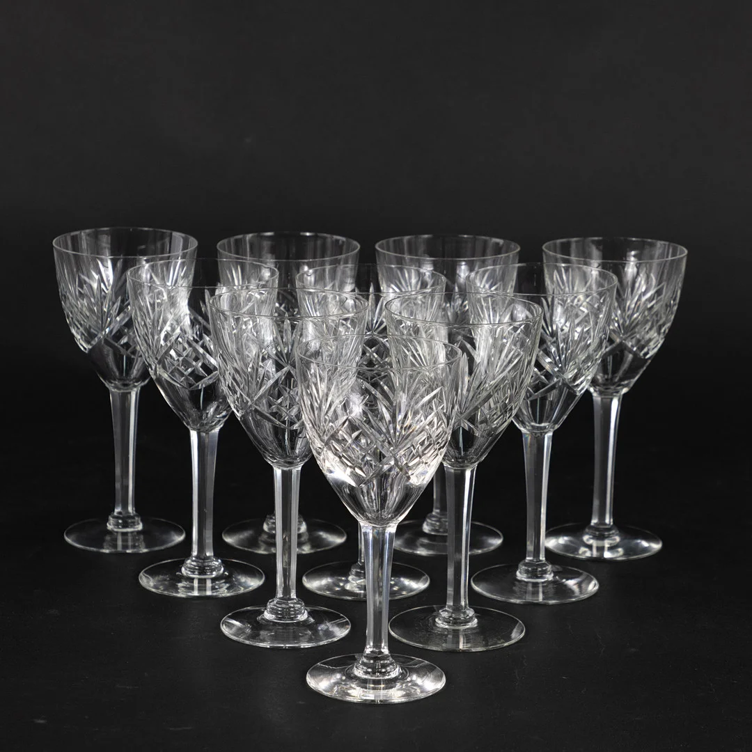 VINGLAS. 10 delar, krysslipad dekor, ca 1900-talets mitt. — Utility glass — Karljohan Auktioner
