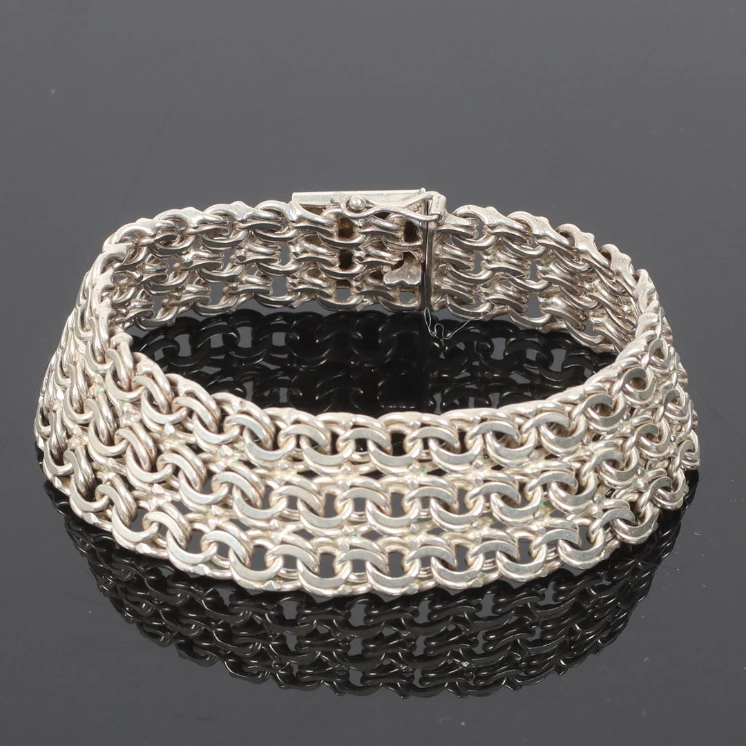 ARMBAND, silver, 3 radigt bismarcklänk, Friedrich Binder, Tyskland. 1900-tal. — Bracelets — Stadsauktion Sundsvall