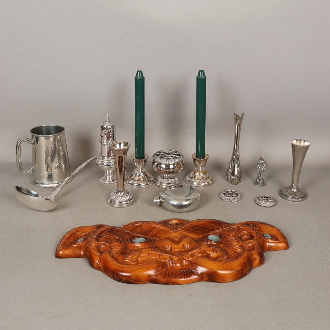 A COLLECTION OF SILVER PLATED WARE AND A NEW ZEALAND TEAK CARVING (QTY). — Silver plated — Bishop & Miller