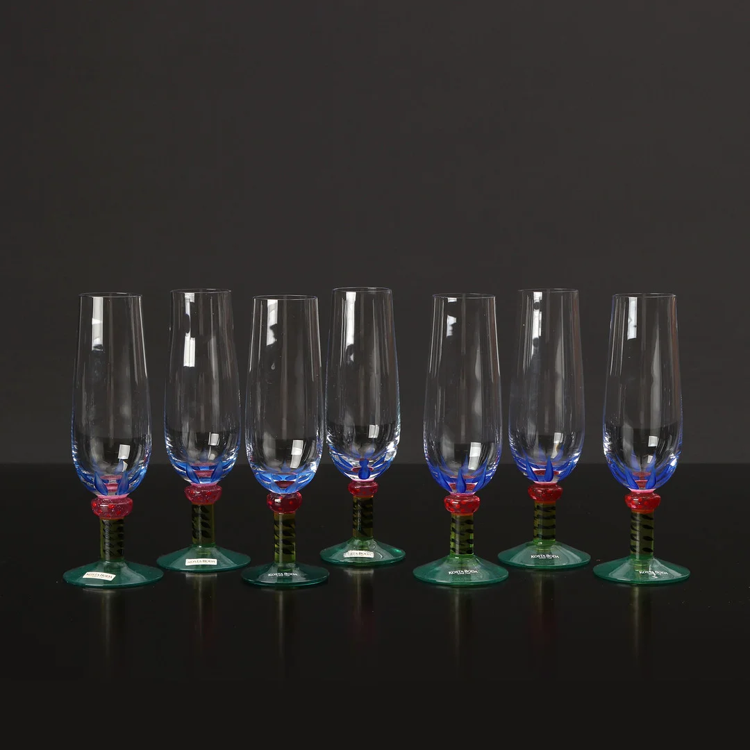 KEN DONE. CHAMPAGNEGLAS, SJU ST. Med bemålad dekor. Kosta Boda, "Palm Tree". — Tableware — Skånes Auktionsverk