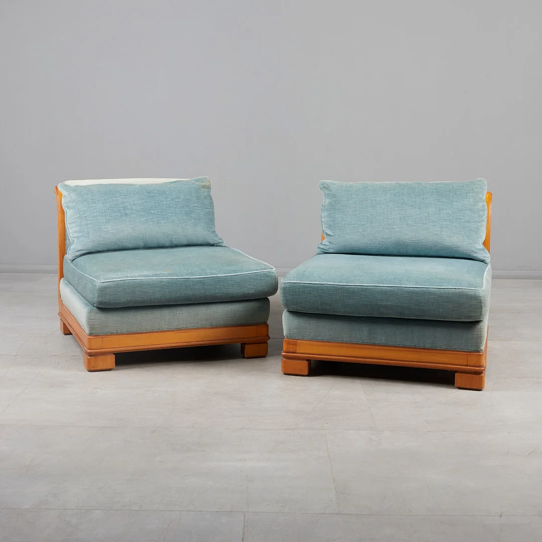 JACQUES COULON. Sessel / Modulares Sofa, Samt, Holz, 1960er Jahre, Frankreich. (2). — Sofas & Seatings — Stockholms Auktionsverk Köln