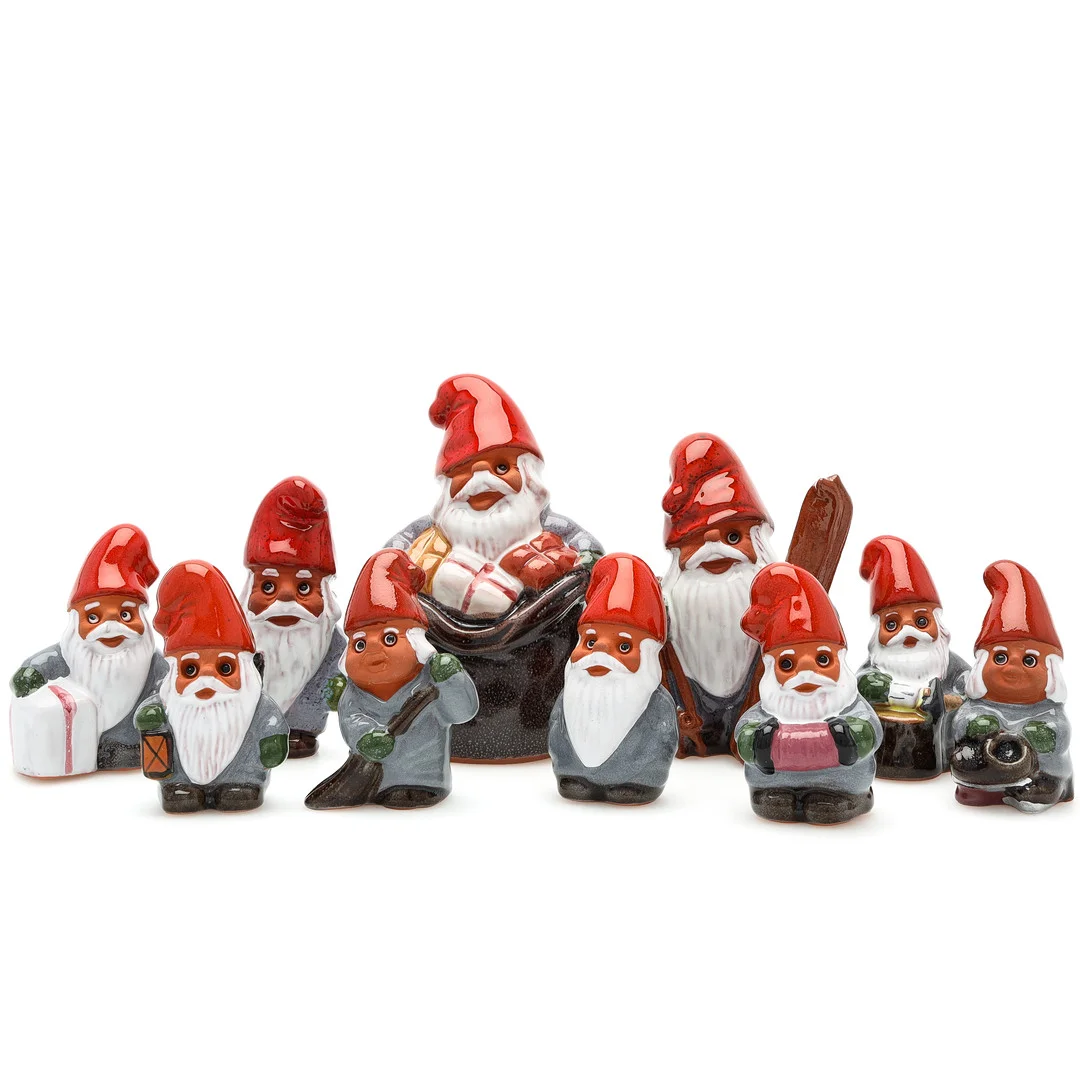 ROLF BERG. Figuriner, 10 st, glaserat lergods, tomtar. — European — Auktionsmagasinet Vänersborg