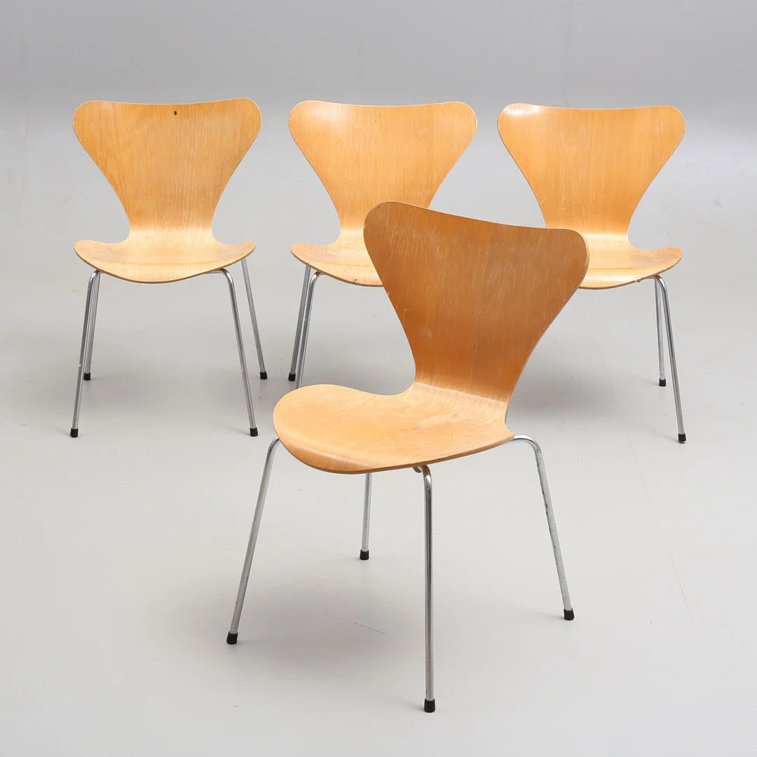 ARNE JACOBSEN. Stolar 4 st, "Sjuan", Fritz Hansen, Danmark, 1979. — Armchairs & Chairs — Auktionshuset Thelin & Johansson