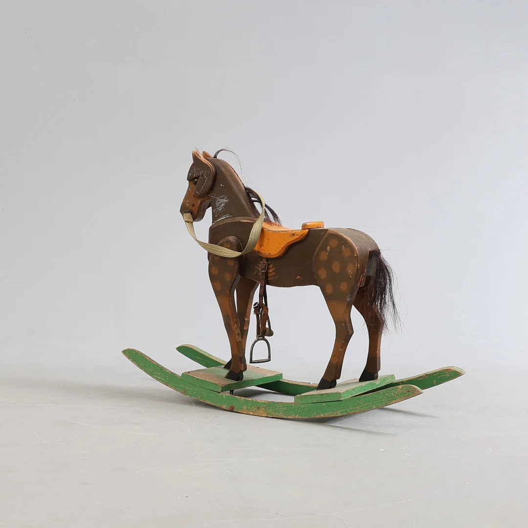 GUNGHÄST, trä, 1900-talets första hälft. — Toys — Gomér & Andersson Nyköping
