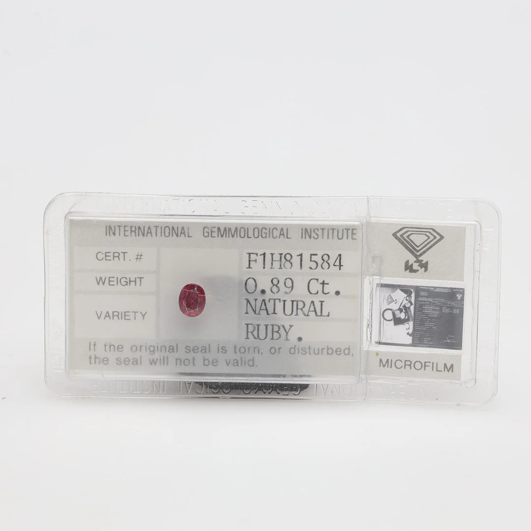 RUBIN, ovalslipad, 0.89ct, certifikat IGI. — Gemstones — Borås Auktionshall