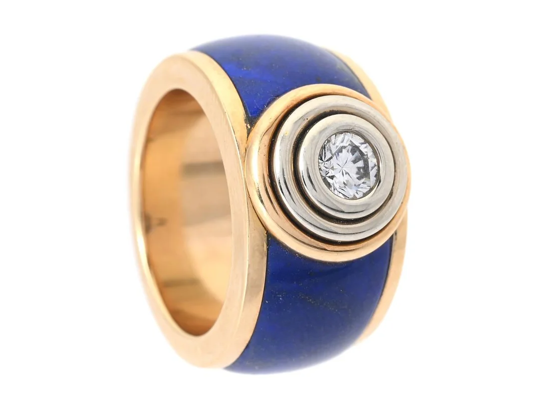 RING, 18K guld/vitguld, lapis lazuli, briljantslipad diamant ca 0,53 ct, stl 16 mm, vikt 22,2 g. — Smycken/Ring — Kaplans