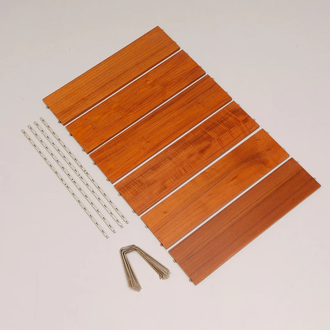 Teakhyllor, vägghängda, 1960-tal. — Cupboards, Cabinets & Shelves — Auktionsbyrån Varberg