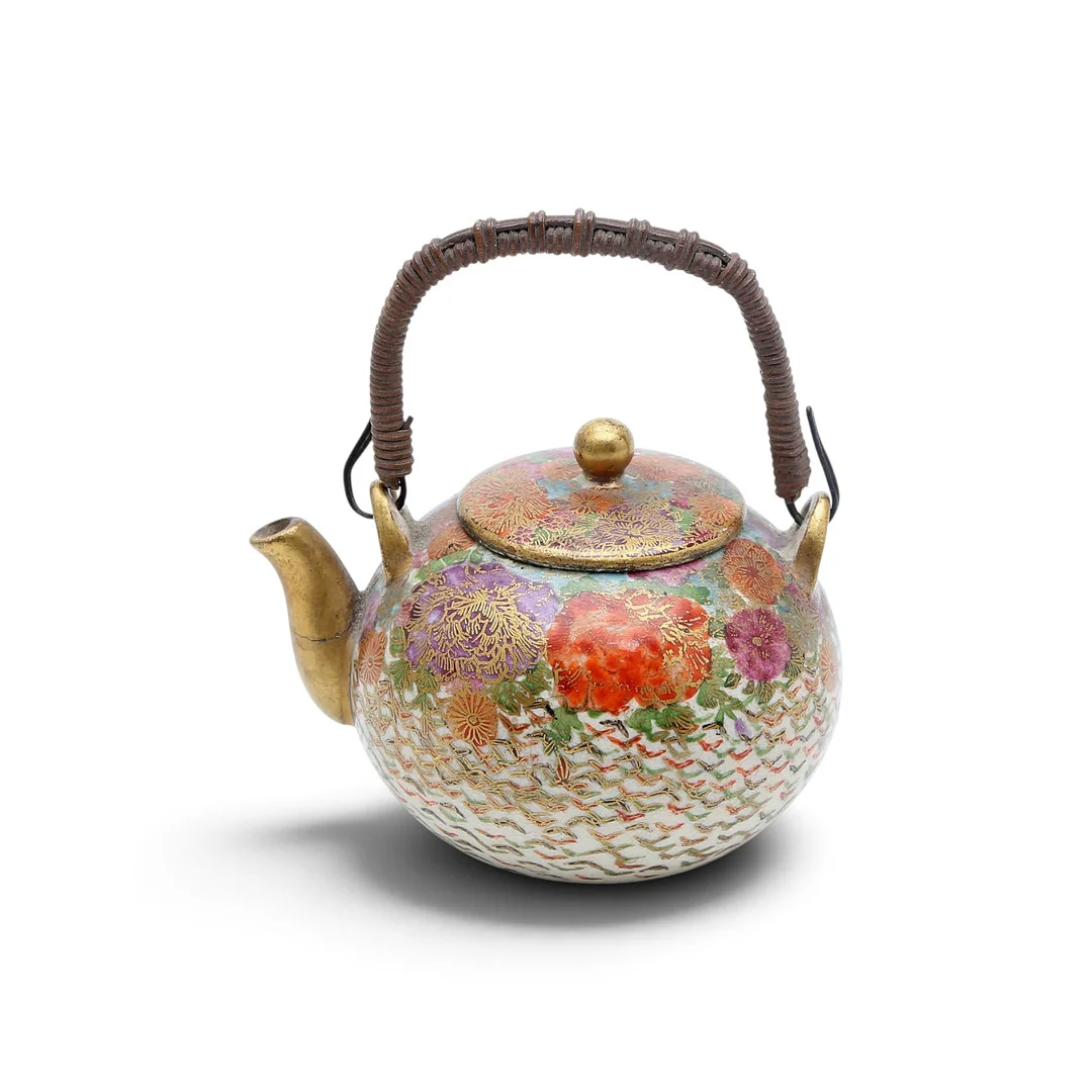 Japanese Kutani porcelain miniature teapot, circa 1900. — Oriental — Balclis