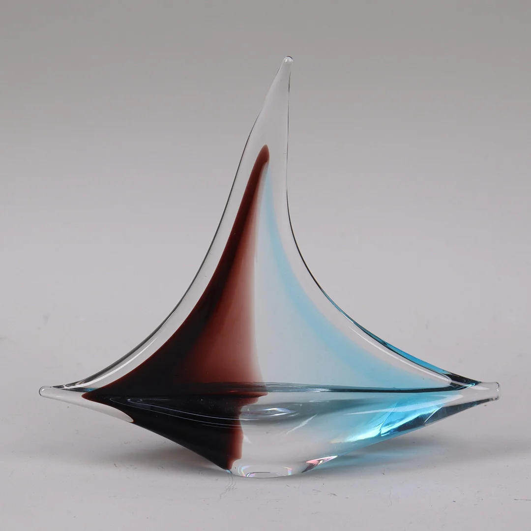 Färe-Marcolin, FM Konstglas, segelbåt i glas, Ronneby, 1900-tal. — Art glass — Markus Auktioner