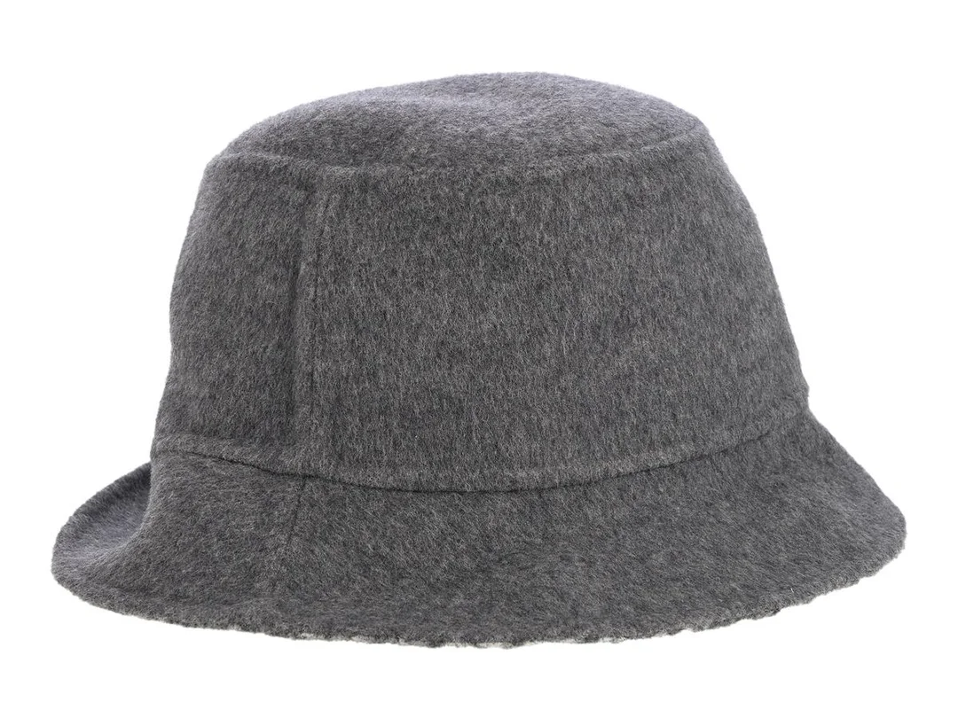 DIOR, HATT, Oblique Jaquard Bob Chic Hat, 99% jungfrulig ull, 1% siden, grå, vit, stl 58, tag, dustbag. Excellent Condition. — Kläder/Hattar — Kaplans
