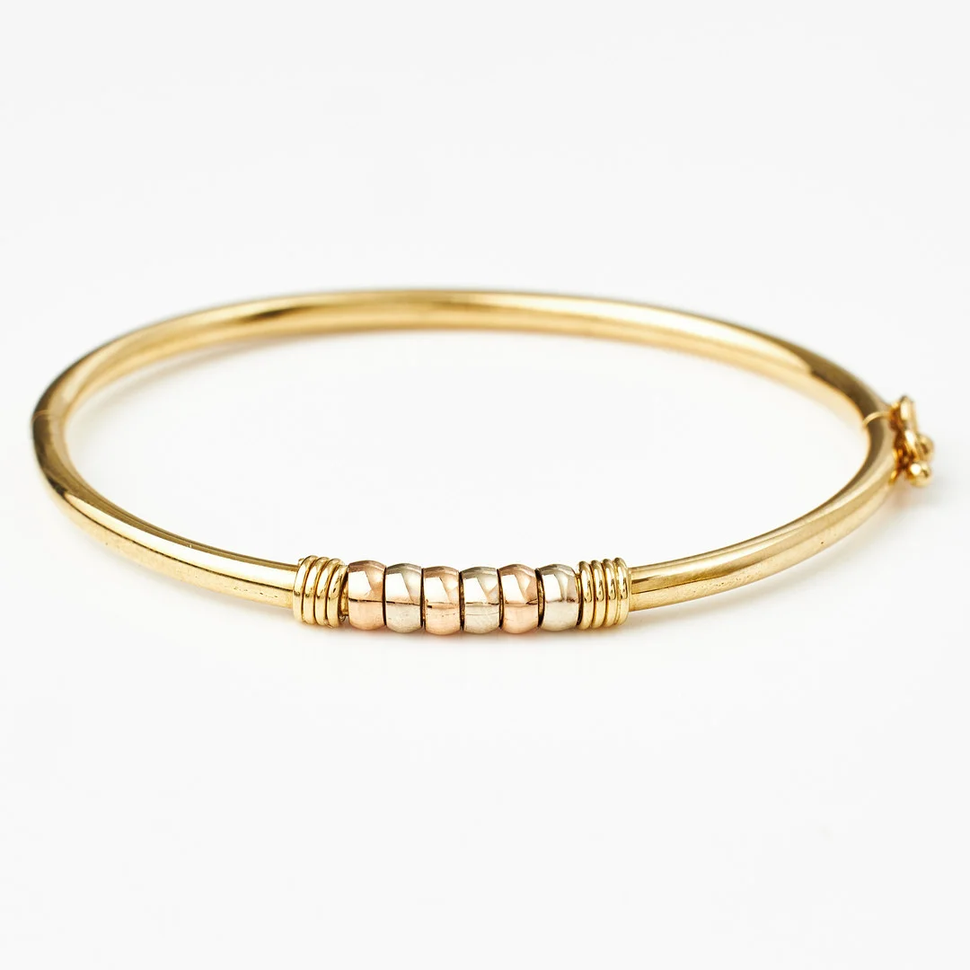 ARMRING, 18 k trefärgat guld, trois couleurs, mittparti med 6 rörliga lameller, italienska stämplar. — Bracelets — Stockholms Auktionsverk Magasin 5