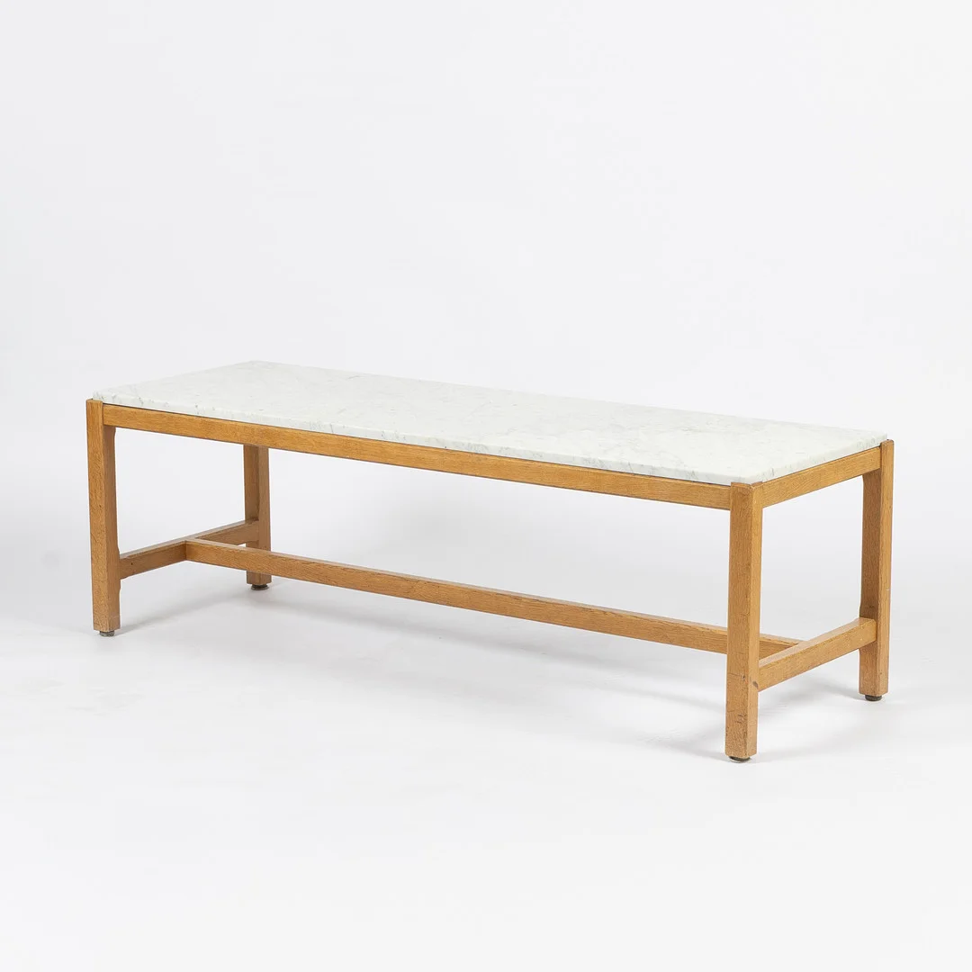 DANSK MÖBELSNICKARE. Bord, ek med skiva i carraramarmor, 1950/60-tal. — Tables — Stockholms Auktionsverk Helsingborg