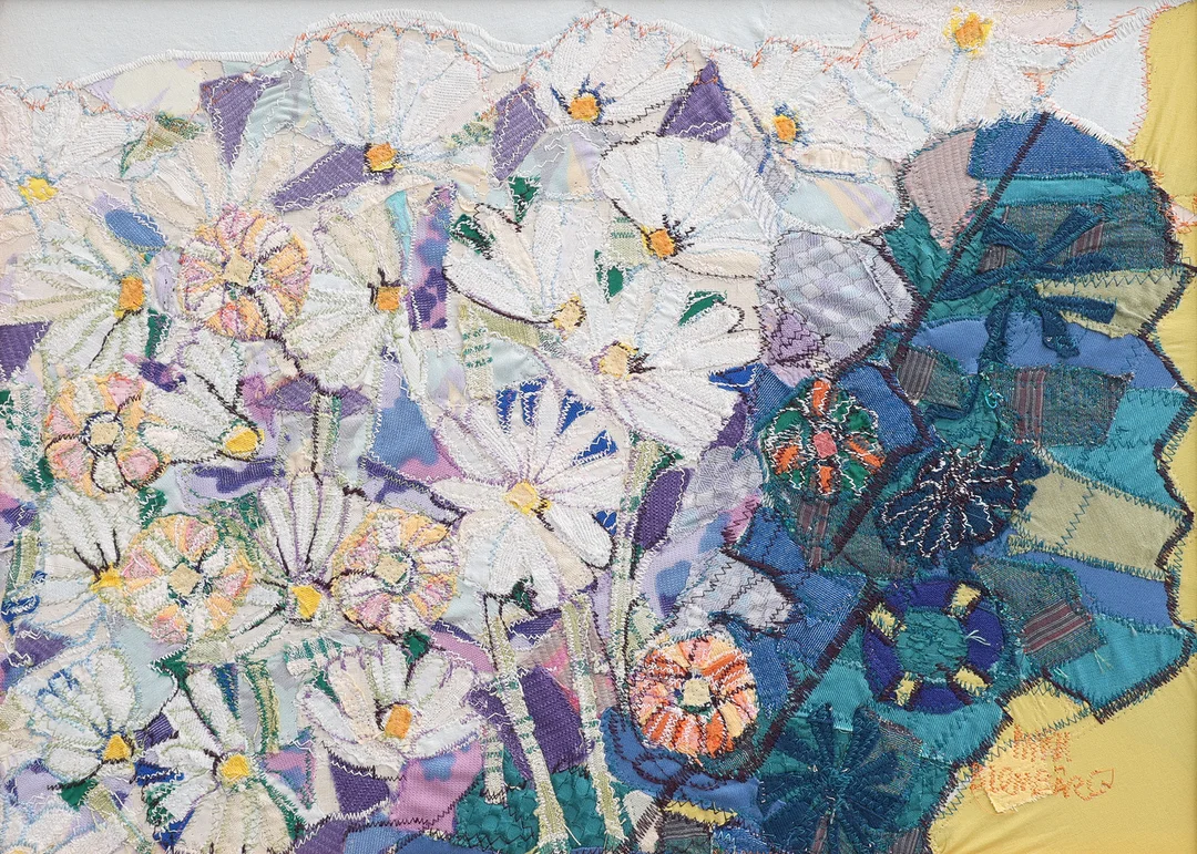 MARIA BLOMBÄRG (FÖDD 1945). KOMPOSITION MED BLOMMOR. — Other — Crafoord Auktioner Lund