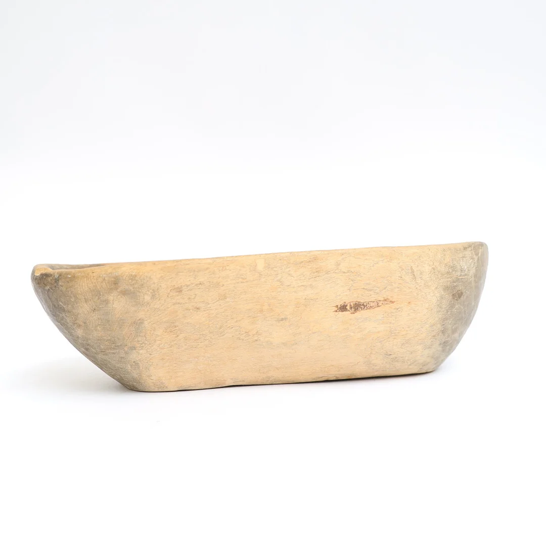 KNOTSKÅL, allmoge 1800-tal, med skurna monogram. — Bowls & Boxes — Falun Auktionsbyrå