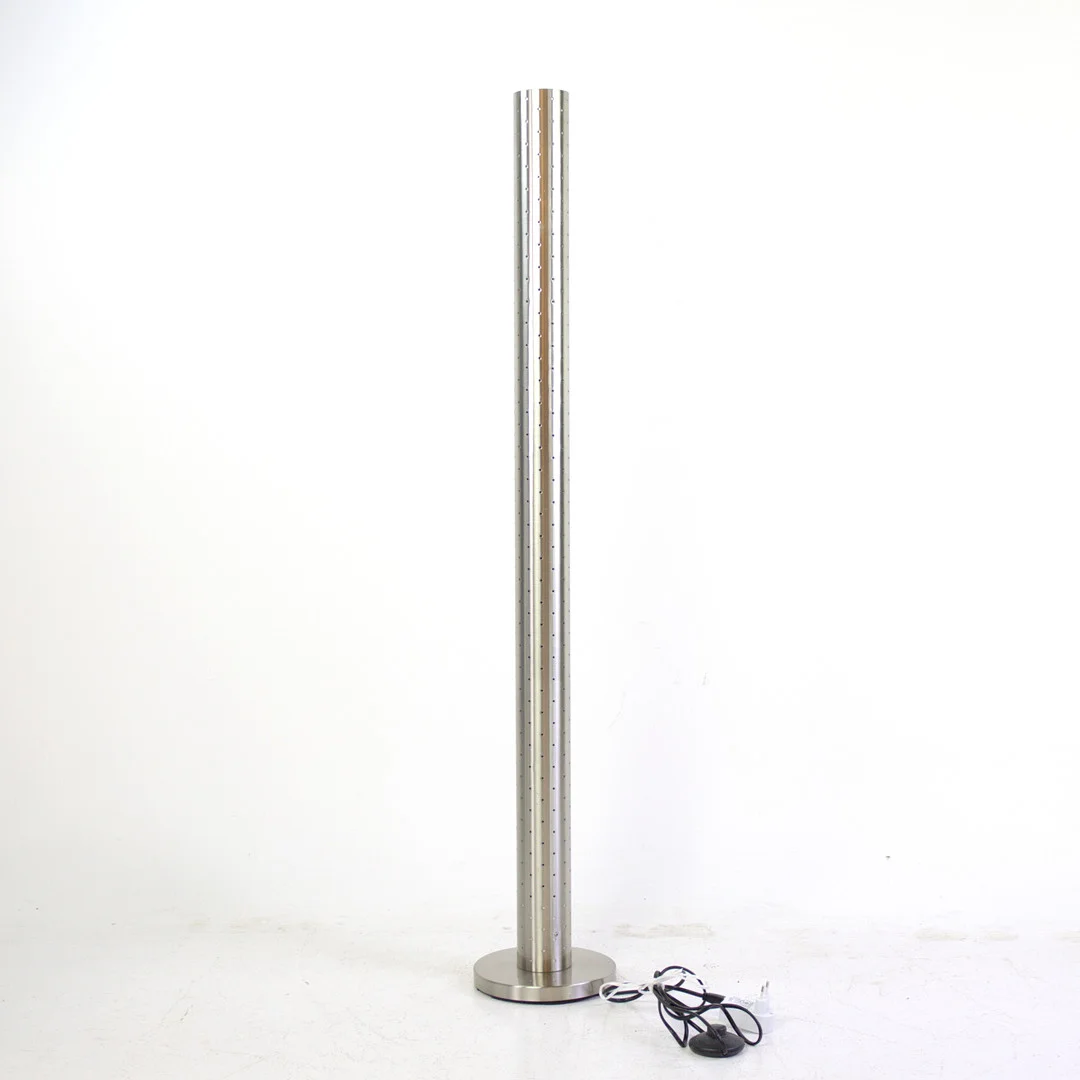 GOLVLAMPA, cylinderformat perforerat stål, nutida. — Floor lights — Höganäs Auktionsverk