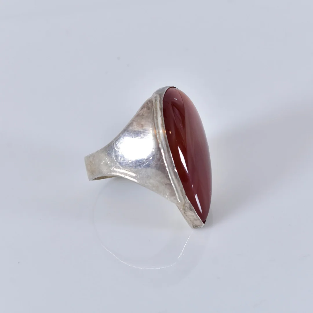 RING MED KARNEOL, silver. — Rings — Halmstads Auktionskammare