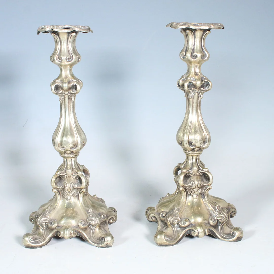 Antike Kerzenleuchter im flämischen Stil. — Other metals — Stockholms Auktionsverk Düsseldorf/Neuss