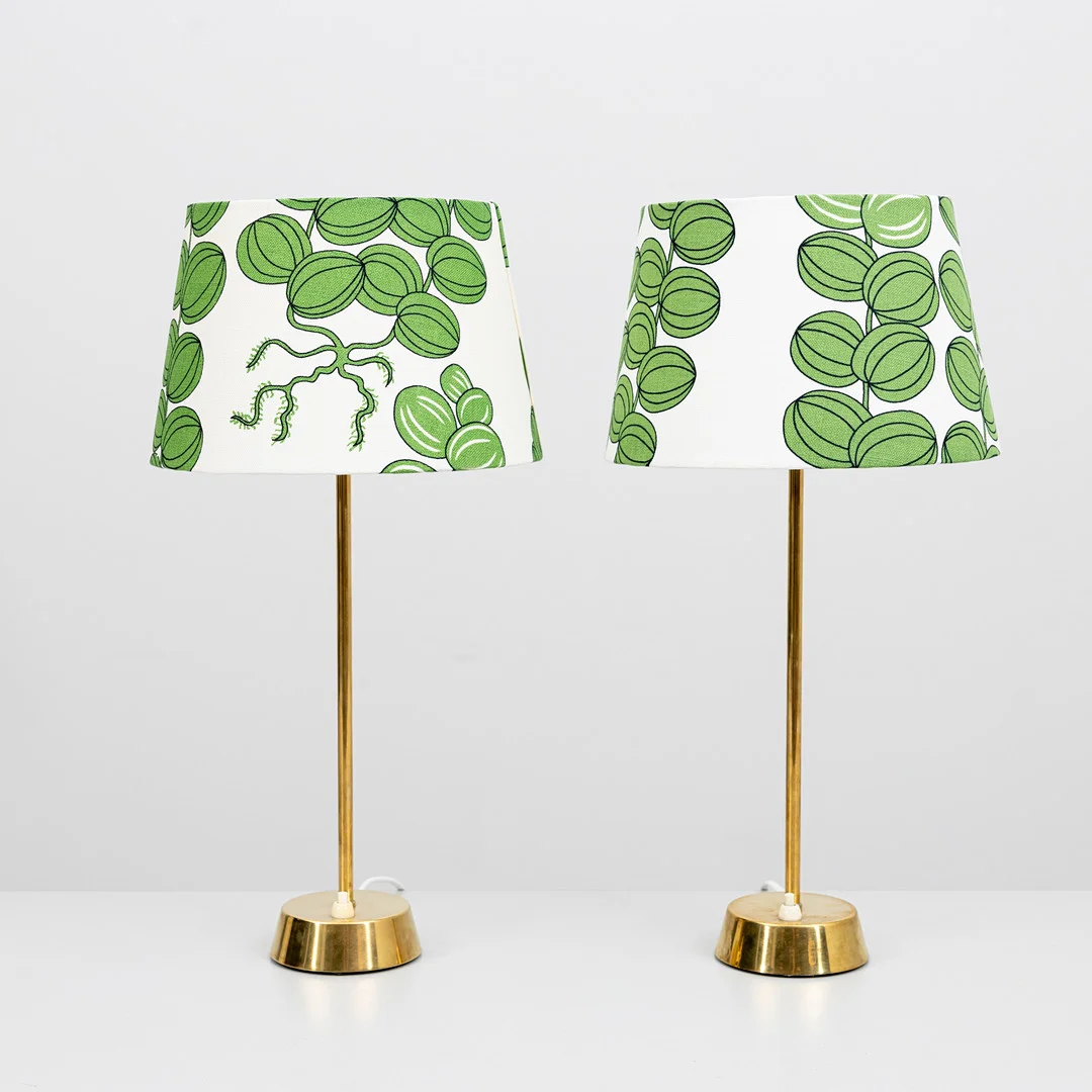 BORDSLAMPOR, ett par, skärmar av Josef Frank, "Celotocaulis" för Firma Svenskt tenn. — Table Lamps — Auktionshuset Kolonn