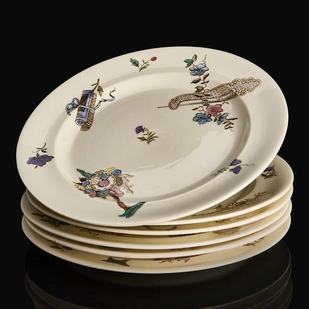 RÖRSTRAND. Tallrikar, 6 st, "Peking", flintgods, i produktion 1881-1885. — European — Crafoord Auktioner Stockholm