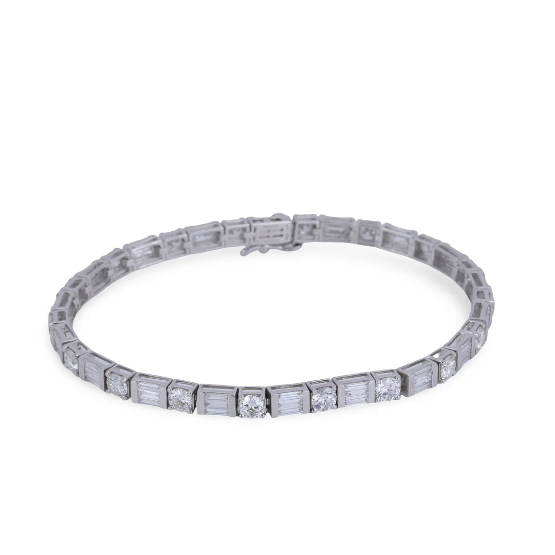 18CT GOLD (6.8CT) DIAMOND BRACELET. — Bracelets — Chalkwell Auctions