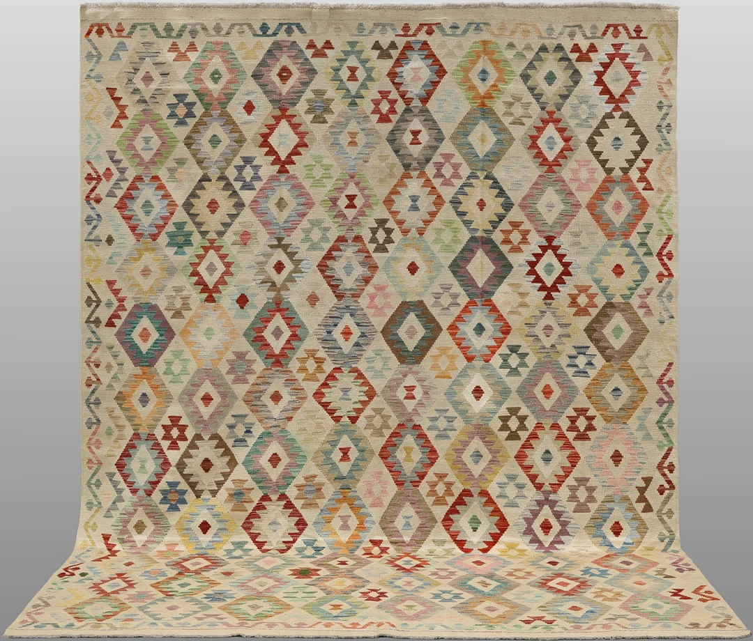 MATTA, "Kelim", 325 x 252 cm. — Persian Carpets & Textiles — Helsingborgs Auktionskammare