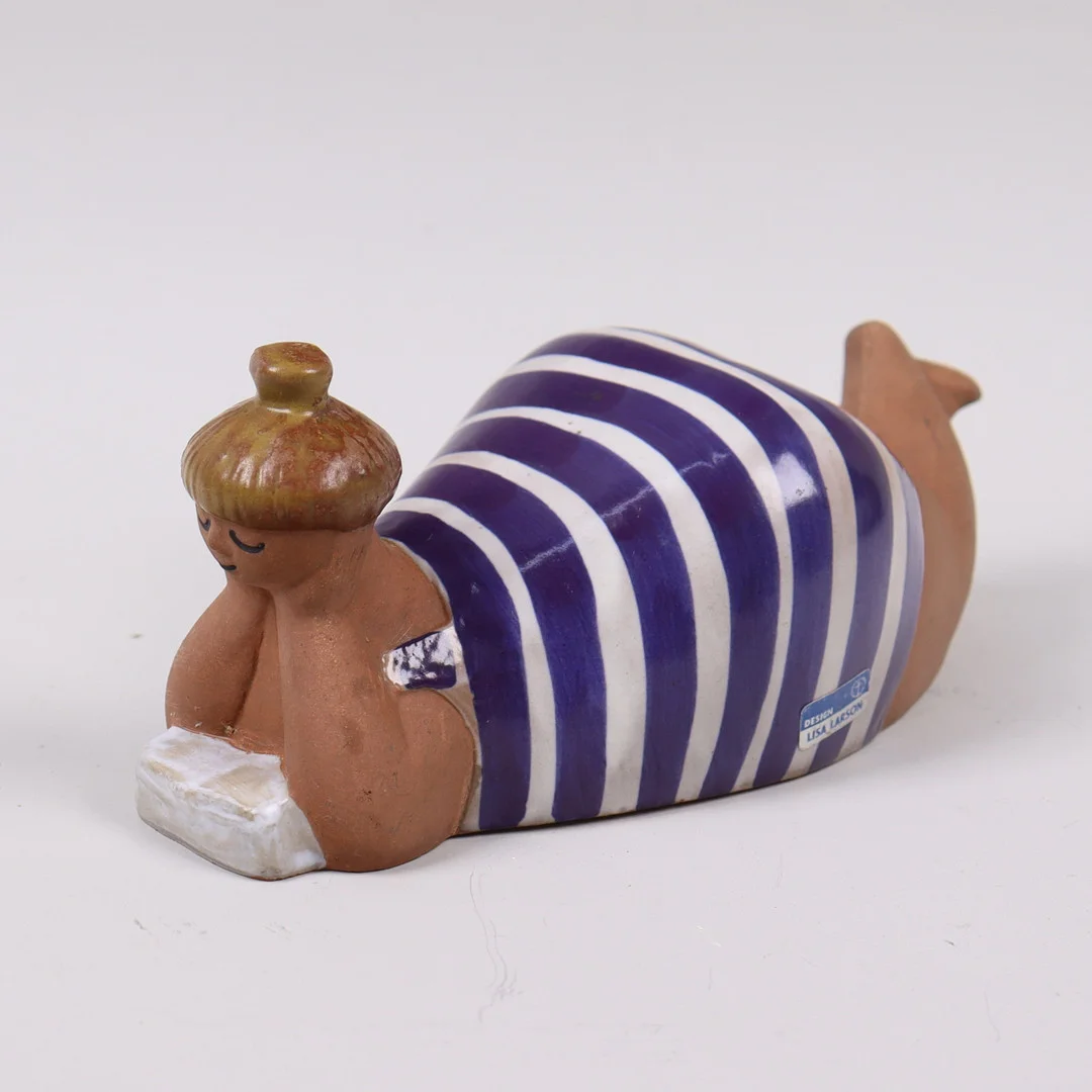 LISA LARSON. "Beata", ur serien "ABC-flickorna", figurin i stengods, Gustavsberg. — European — Markus Auktioner