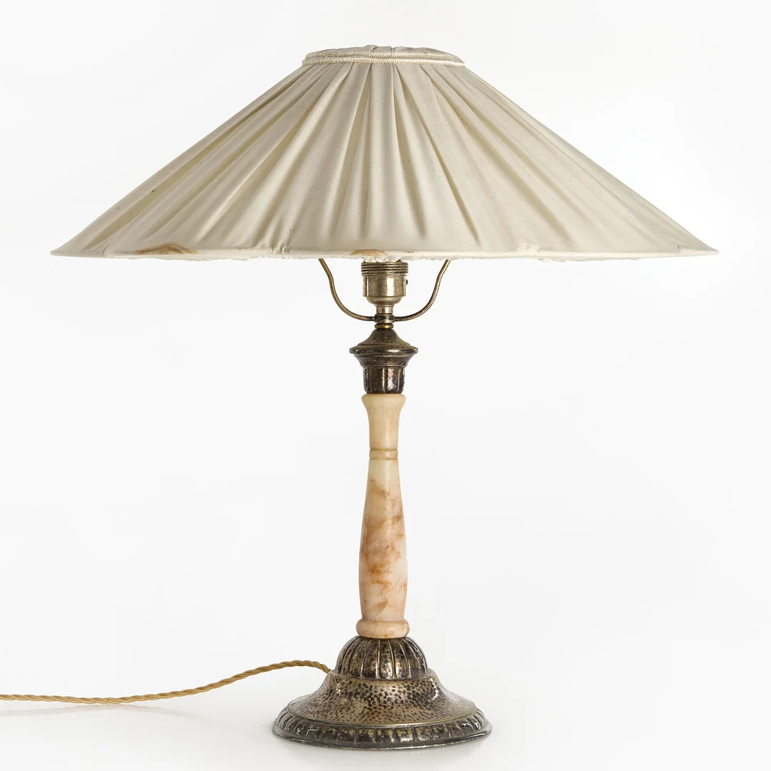 BORDSLAMPA, nysilver och alabaster, omkring 1920. — Table Lamps — Crafoord Auktioner Stockholm