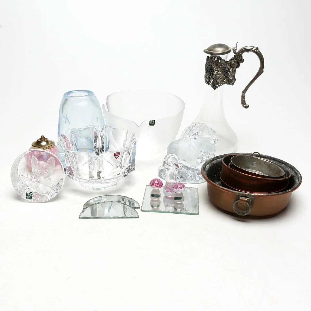 GLAS- och METALLFÖREMÅL, 16 delar. — Miscellaneous — Kalmar Auktionsverk