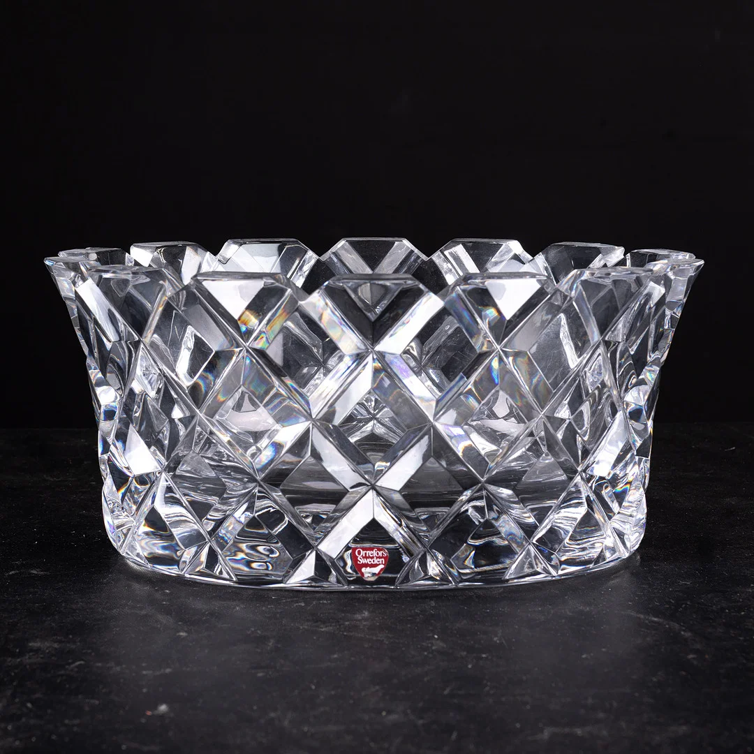 GUNNAR CYRÉN. Skål, oval, kristall, "Sofiero", Orrefors, signerad & numrerad. — Art glass — Handelslagret Auktionsservice
