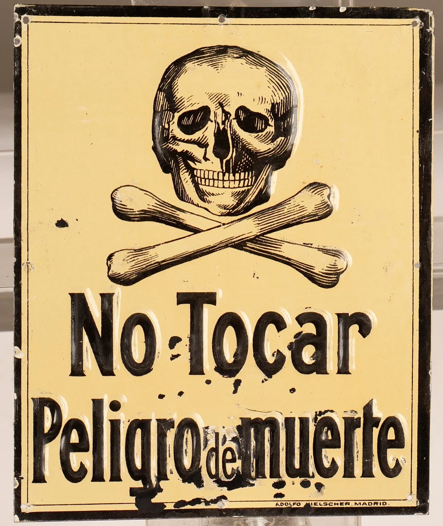 Placa de peligro en chapa litografiada, de Adolfo Hielscher. — Advertising & Signs — Barcelona Auctions