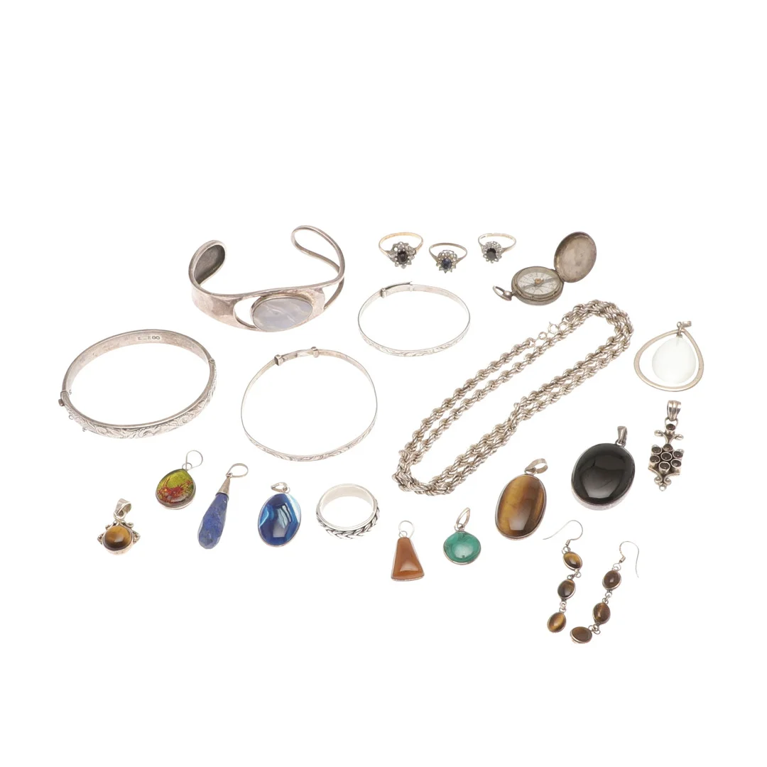 ITEMS OF SILVER JEWELLERY. — Bracelets — Lawrences Auctioneers