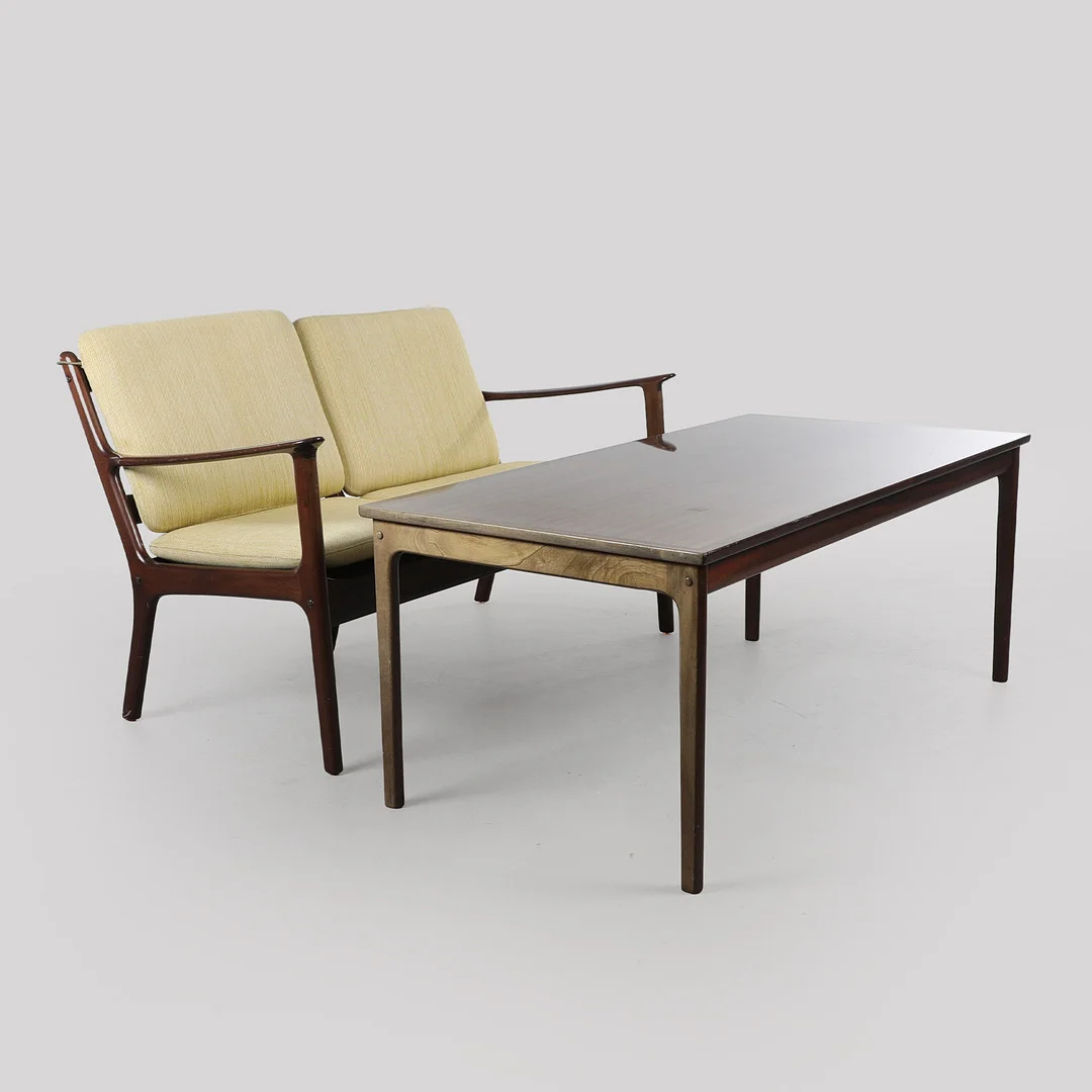 OLE WANSCHER. P. Jeppesen. To-personeres sofa samt sofabord af mahogni (2). — Armchairs & Chairs — Bidstrup Auktioner