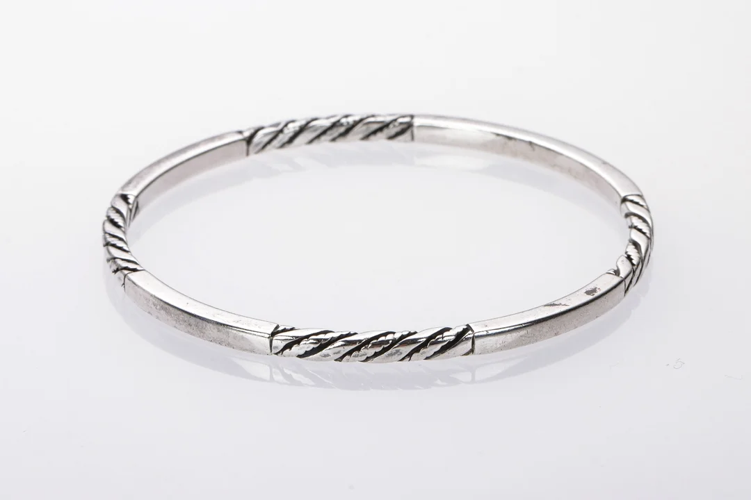 Georg Jensen. Sterling silver bangle, design 17C — Jewellery/Bracelets — Lauritz