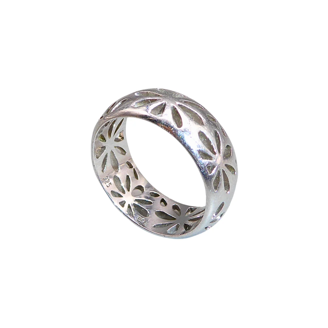 BANDRING AUS 925ER SILBER MIT FLORALEM DURCHBRUCHMUSTER UND TC-KRONENPUNZE. — Rings — Auktionshaus Stuber's Hammerschlag