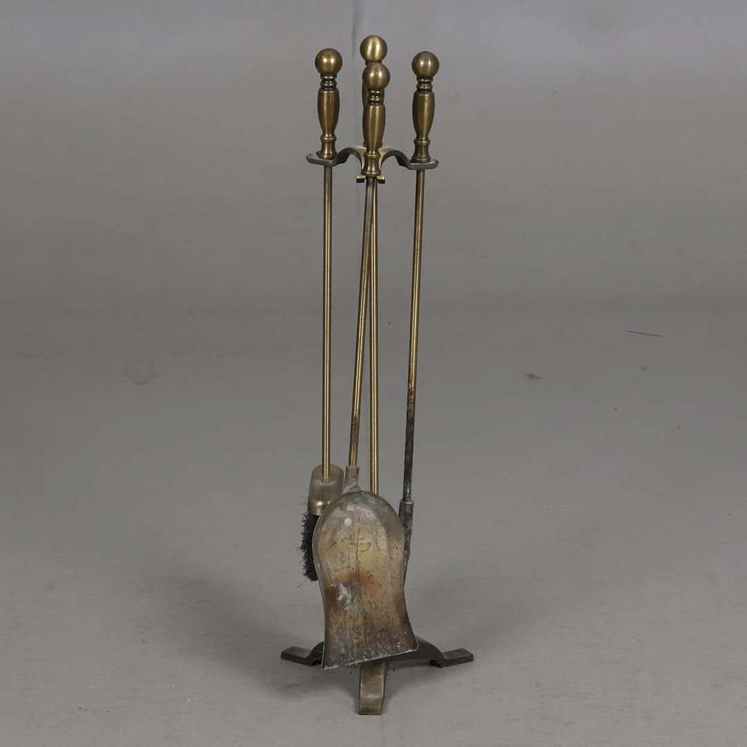 BRASSTÄLL. Metall, 1900-tal. — Other metals — Örebro Stadsauktioner