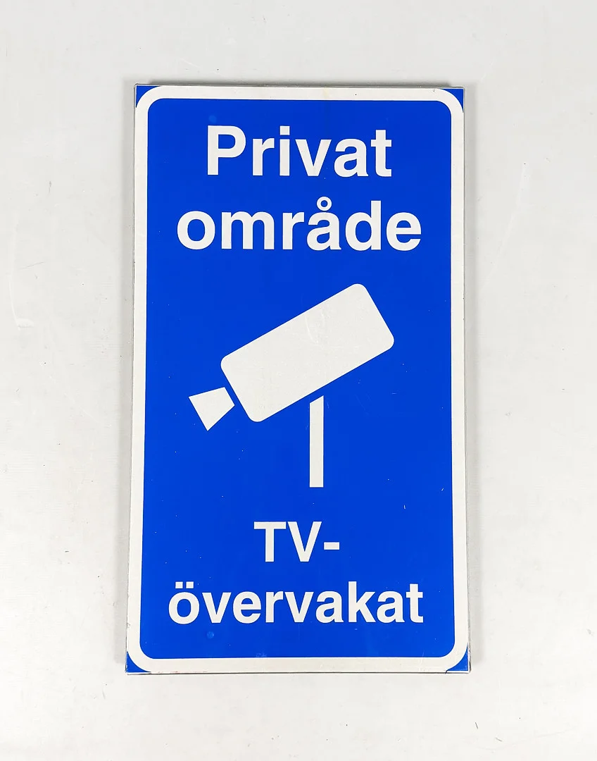 PLÅTSKYLT, "Privat område TV övervakat", 2000-tal. — Advertising & Signs — Auktionshuset STO Bohuslän