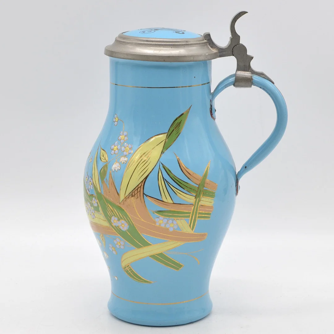 JACOB BENDEL. ANTIKER EMAILLEKRUG, MEISTERSTÜCK, BLUMENDEKOR, VERGOLDET, HANDBEMALT, UM 1900. — Other — Kunst- und Auktionshaus Kleinhenz