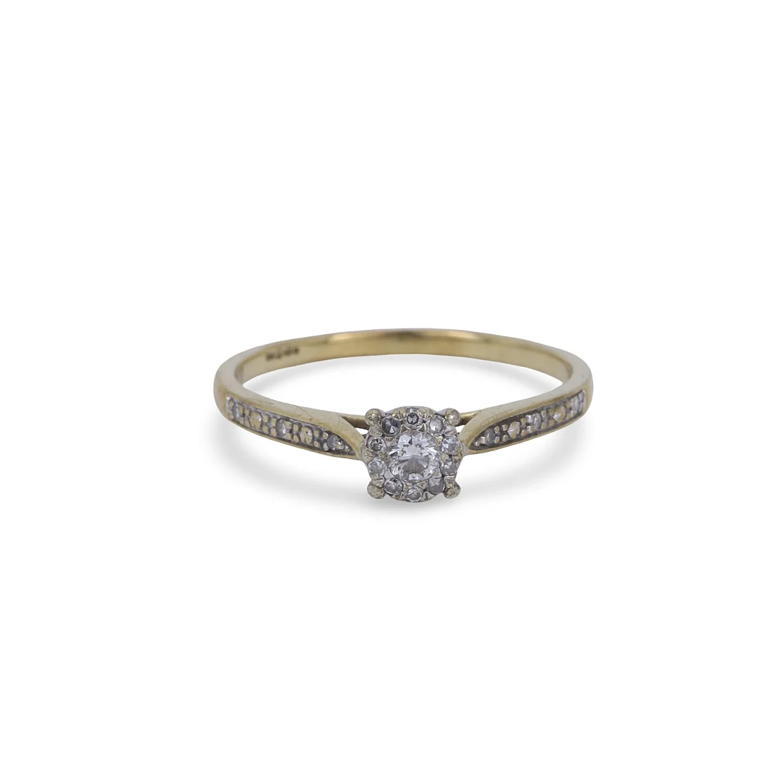 DIAMOND 9CT GOLD CLUSTER RING. — Rings — Chalkwell Auctions