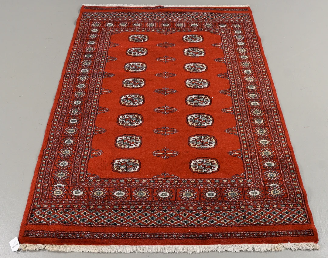 MATTA Bochara, Pakistan, 210x137 cm. — Oriental Carpets & Textiles — Karlstad Hammarö Auktionsverk