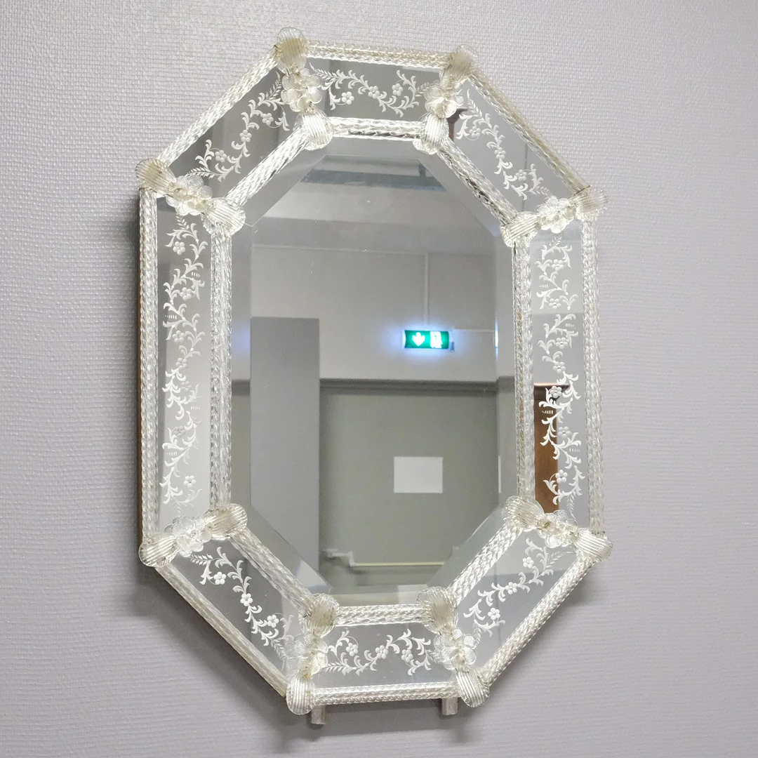 SPEGEL. VENETIANSK STIL. — Mirrors — Björnssons Auktionskammare