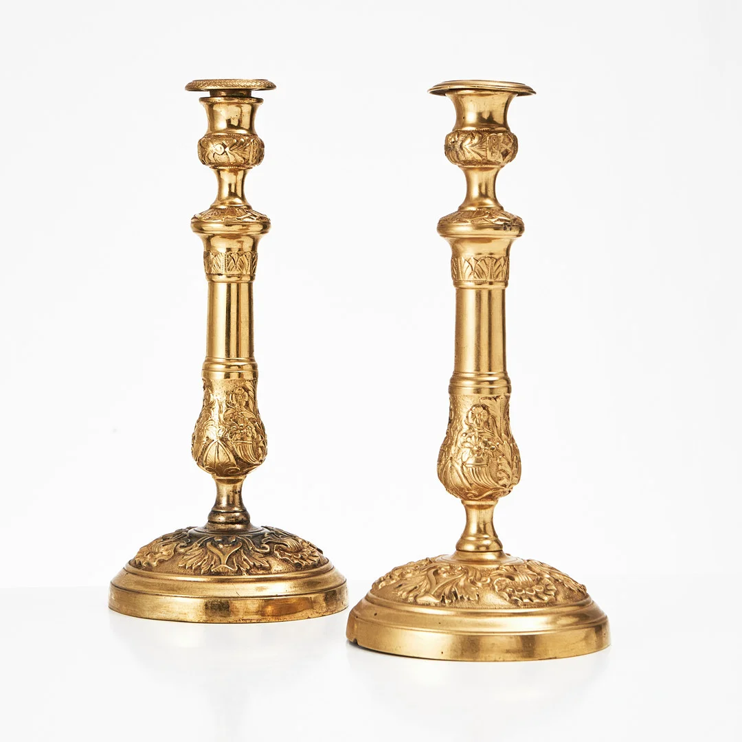 LJUSSTAKAR, 1 par, 1800-tal, senempire, förgylld mässing. — Candlesticks — Stockholms Auktionsverk Magasin 5