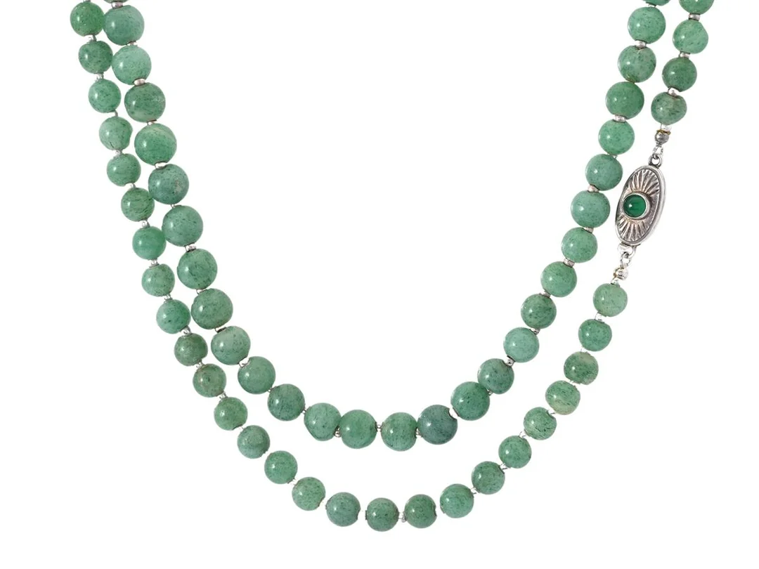 COLLIER, aventurinkulor, distanser i sterlingsilver, lås Anton Michelsen sterlingsilver, längd 90 cm, vikt 66,4 g. — Smycken/Collier — Kaplans